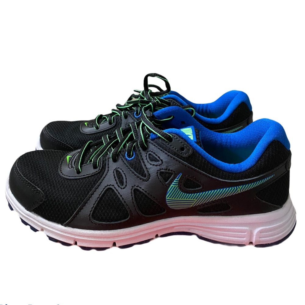 NEW Women Nike Shoes